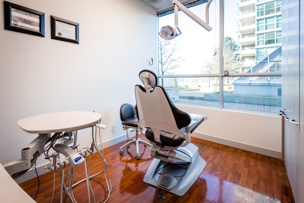 Vancouver Periodontist Dental Implant Centre IMPrESS Perio Implant Center Dr. Noroozi