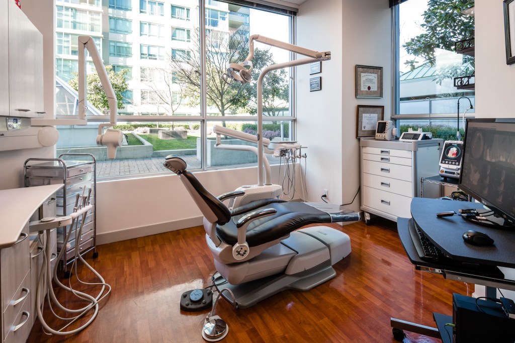 Vancouver Periodontist Dental Implant Centre IMPrESS Perio Implant Center Dr. Noroozi