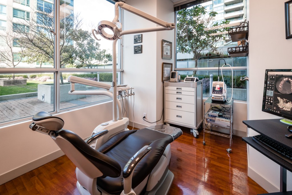 Vancouver Periodontist Dental Implant Centre IMPrESS Perio Implant Center Dr. Noroozi