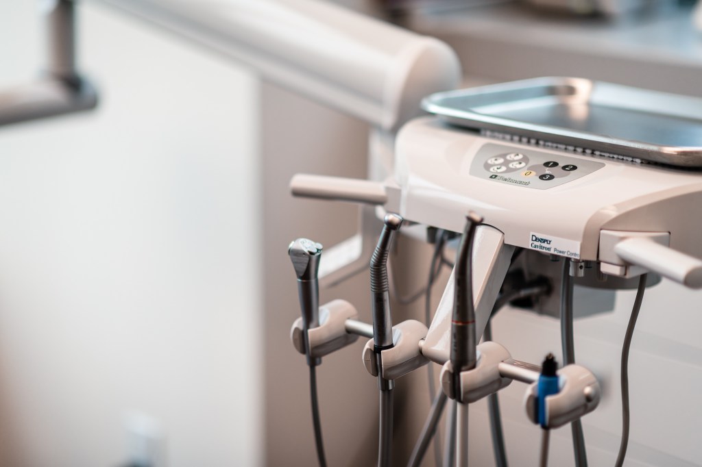 Vancouver Periodontist Dental Implant Centre IMPrESS Perio Implant Center Dr. Noroozi